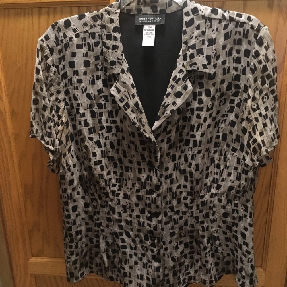 Jones New York button top in 2X.